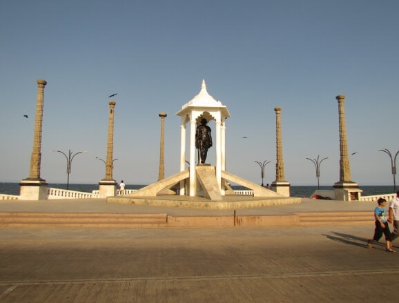 The Ghandi Statue in Pondicherry | Pondicherry Tour Packages